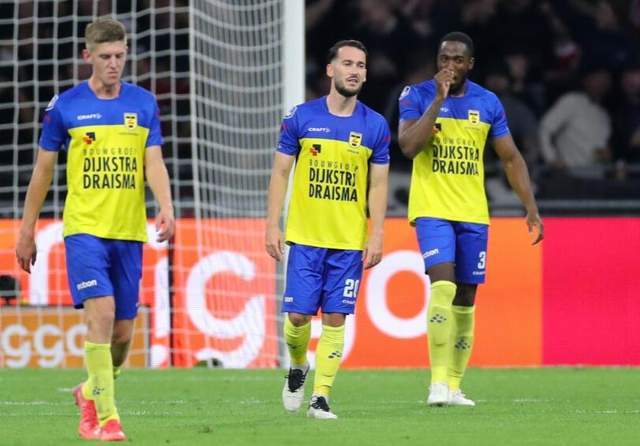 他戳破了不 他戳破了不